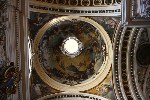 Cúpula central y los pies del templo