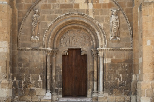 Puerta y tímpano del Perdón