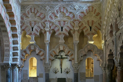 20. Capillas laterales y salida al Patio de los Naranjos